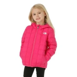 The North Face Kid's Reversible ThermoBall™ Hooded Jacket -Obermeyer Store fw2324 tnf youthreversiblethermoballhoodedjacket mrpink buck model 1