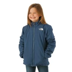 The North Face Girls Reversible Mossbud Jacket -Obermeyer Store fw23 tnf girlsreversiblemossbudjacket shadyblue model1